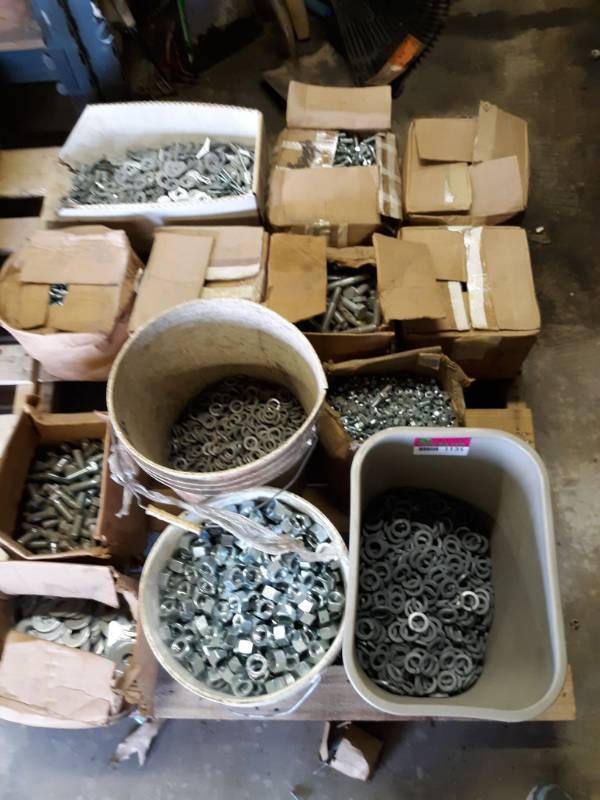 lot 1135 image: Pallet of Bolts, Washers & Fasteners
