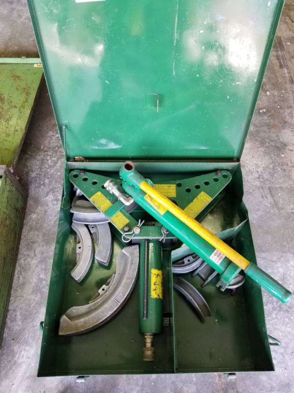 lot 1154 image: Greenlee 755 Hydraulic Hand Pump Bender