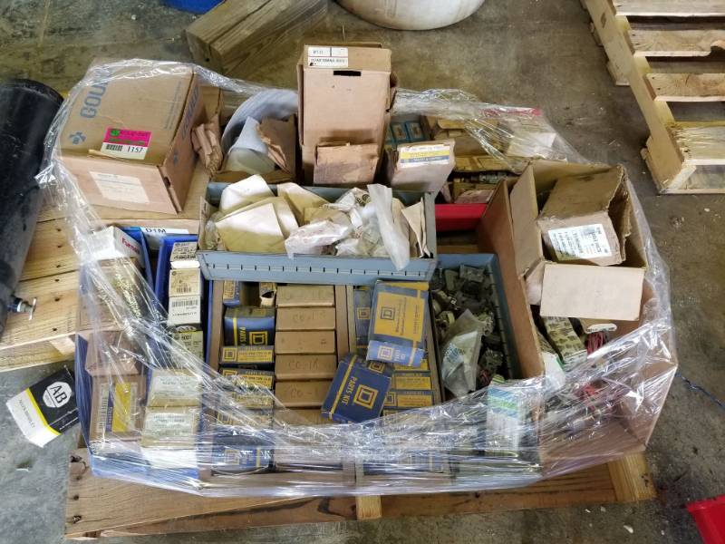 lot 1157 image: Various Electrical Supplies