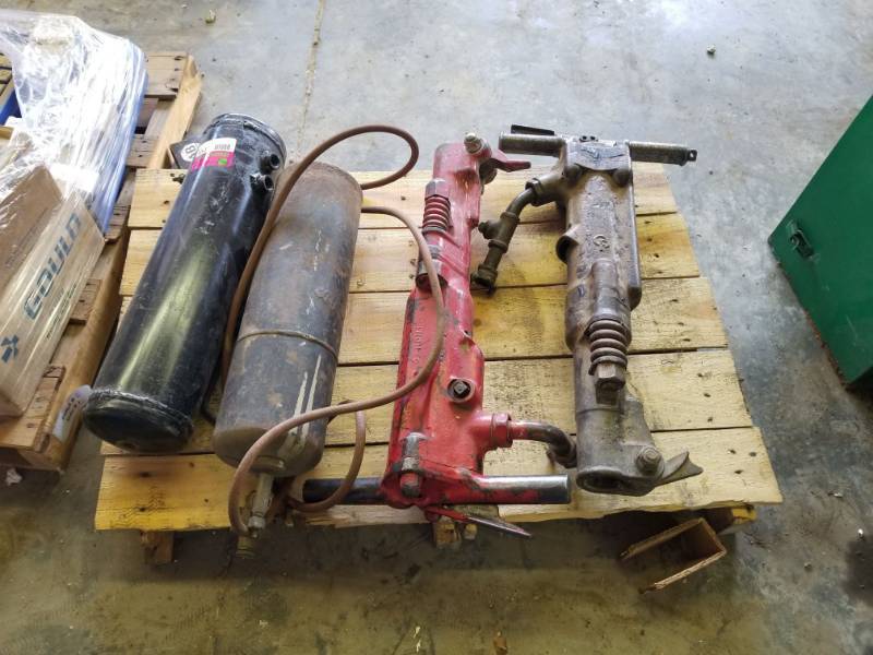 lot 1158 image: Jack Hammers and Tanks