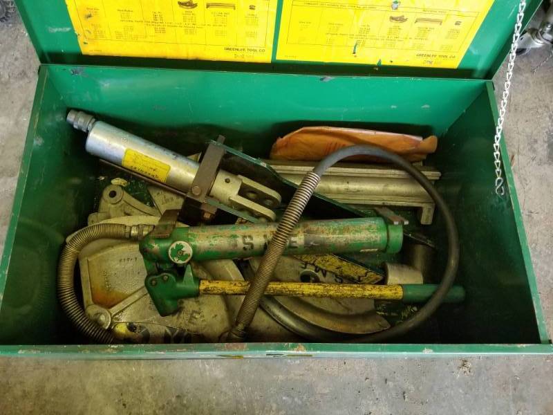 lot 1161 image: Greenlee 882 Flip Top Bender 1 14in - 2in EMT