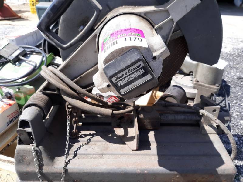 lot 1170 image: Black & Decker Chop Saw