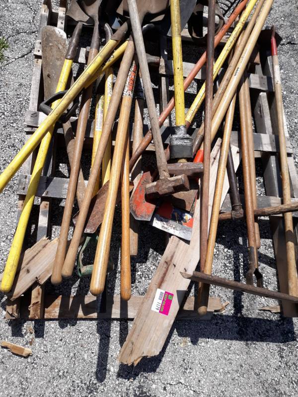 lot 1179 image: Assorted Shovels, Hammers, Rakes