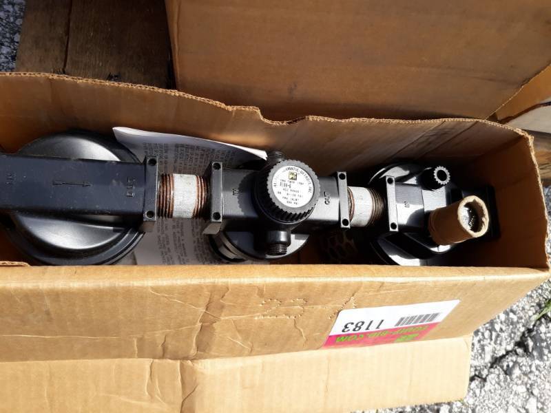 lot 1183 image: Master Pneumatic Filter-Regulator-lubricator assembly # FRL108D