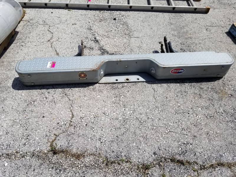 lot 1189 image: Metal Bumper 7ft