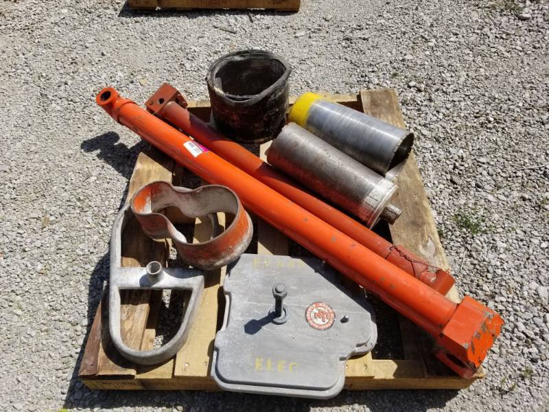 lot 1211 image: Heavy Duty Electrical Pieces