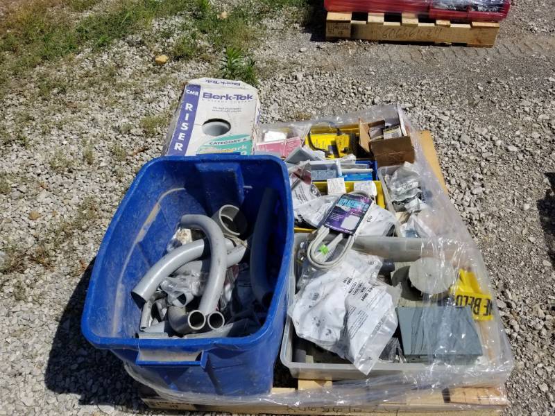 lot 1218 image: Various Electrical Supplies