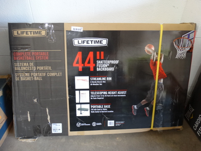 lot 136 image: 44 shatter proof fusion backboard.