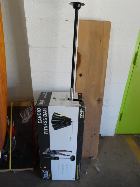 lot 138 image: Everlast cardio fitness bag.