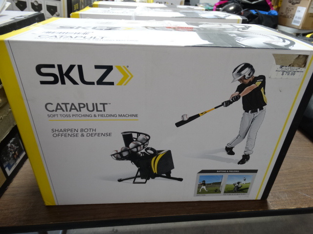 lot 164 image: SKLZ catapult soft toss pitching & fielding machine.
