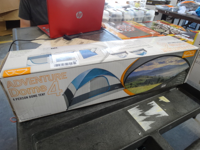 lot 174 image: Boulder creek adventure dome 4 tent.
