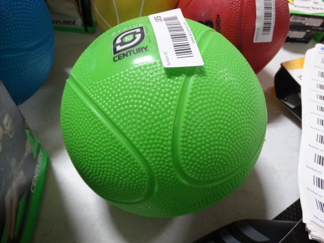 lot 185 image: Strive 10lb medicine ball.