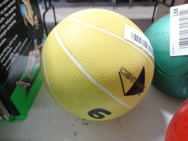 lot 186 image: Strive 6lb medicine ball.