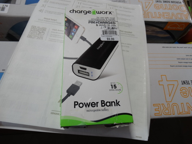 lot 196 image: Charge worx power bank.