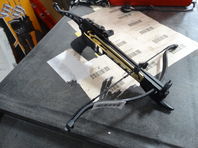 lot 217 image: Mtech USA MC-DX80 mini crossbow. 80lbs draw weight.