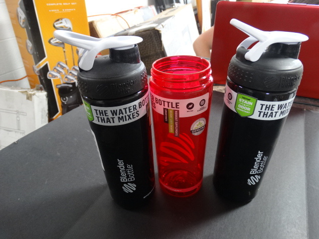 lot 218 image: 3 blender bottles. one missing blender and lid.