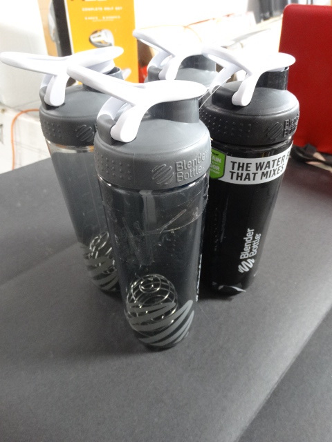 lot 219 image: 4 Blender bottles. 1 missing blender.