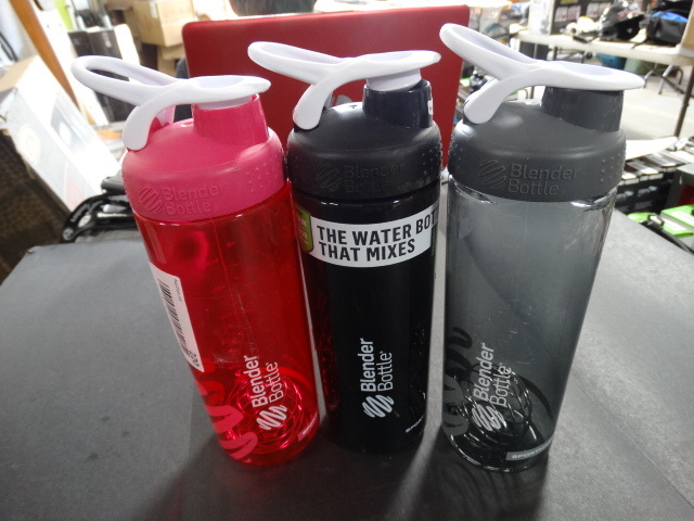 lot 220 image: 3 Blender bottles. 1 missing blender.