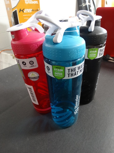 lot 221 image: 4 Blender bottles. 2 missing blender.