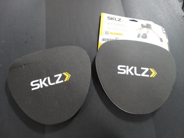 lot 224 image: SKLZ softhands fielding trainer.