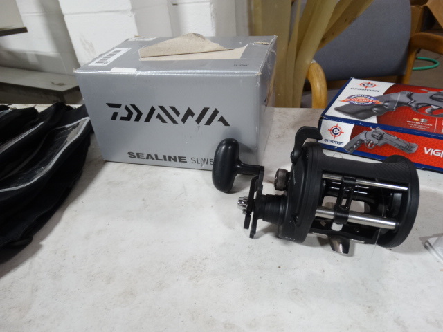 lot 238 image: Seagate sealine SLW50H fishing reel.
