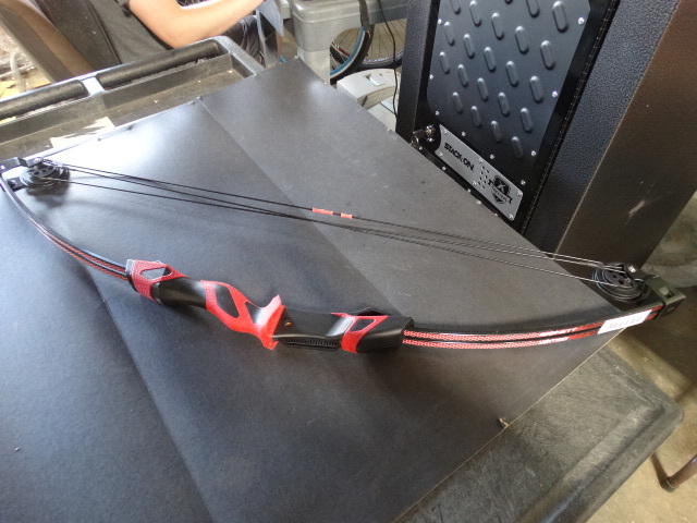 lot 317 image: Barnett vertigo bow.