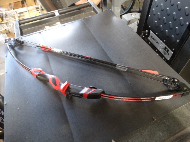lot 318 image: Barnett vertigo bow.