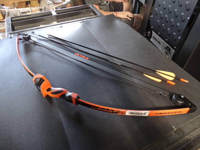 lot 320 image: Wild Hawk barnett bow.