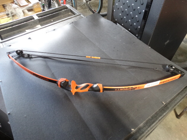 lot 324 image: Wild Hawk barnett bow.