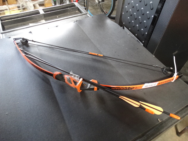 lot 325 image: Wild Hawk barnett bow.