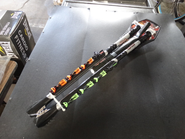 lot 327 image: 2 Barnett spitfire blowdart guns with darts.