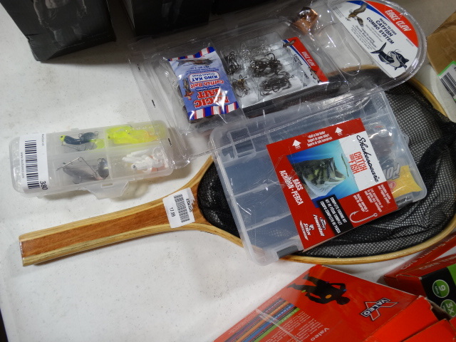 lot 380 image: Lot of fishing accessories.