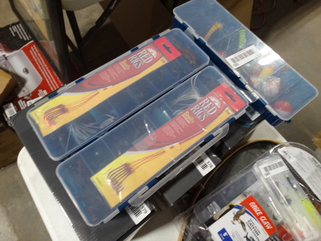 lot 381 image: Lot of fishing accessories.