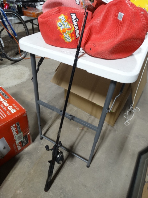 lot 391 image: Ugly stik Gx2 pole and shakespeare reel.