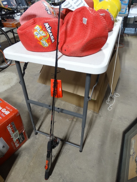 lot 392 image: Ugly stik Gx2 pole and reel.