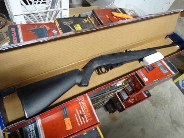 lot 412 image: Crosman 760 pumpmaster.