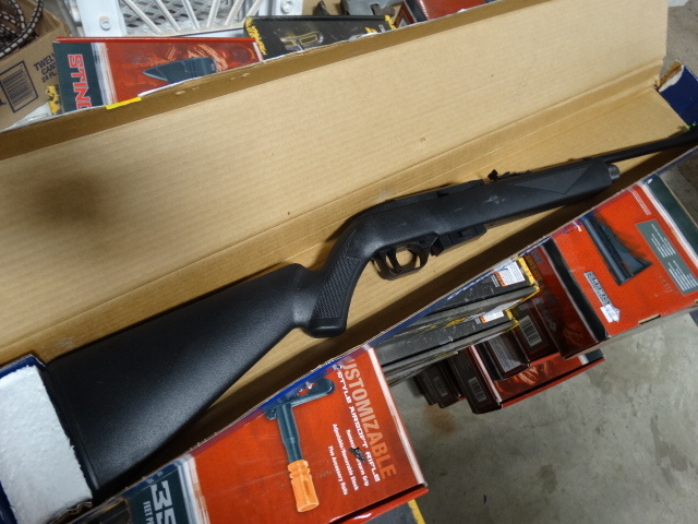 lot 413 image: Crosman 760 pumpmaster.