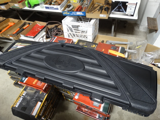 lot 415 image: Flambeau outdoor overside double gun case.