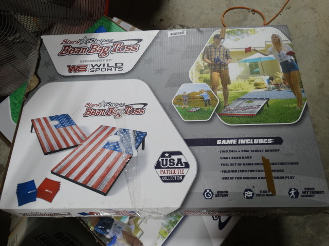 lot 419 image: Wild sports star & stripes bean bag toss.