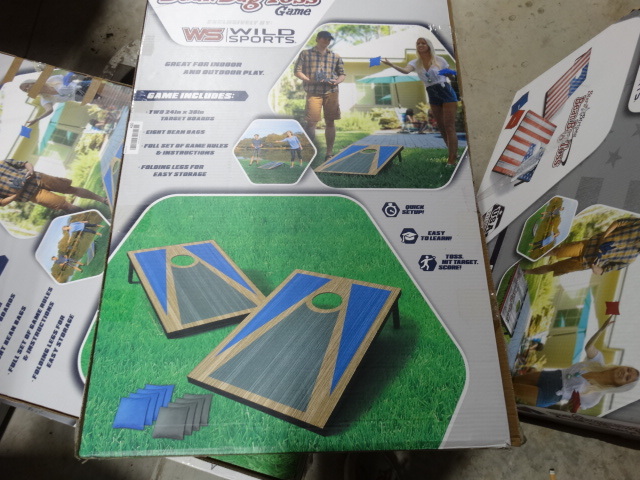lot 420 image: Wild sports deluxe bean bag toss.