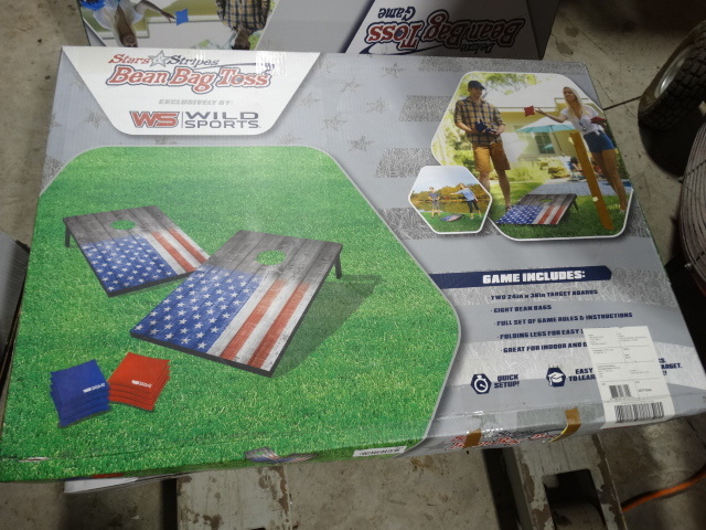 lot 422 image: Wild sports star & stripes bean bag toss.