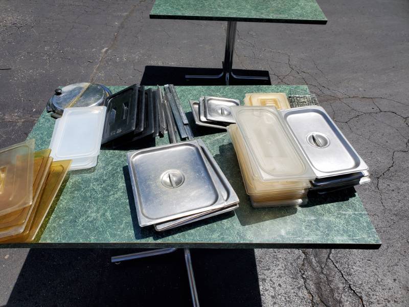 lot 6713 image: Metal and Plastic Lid Lot