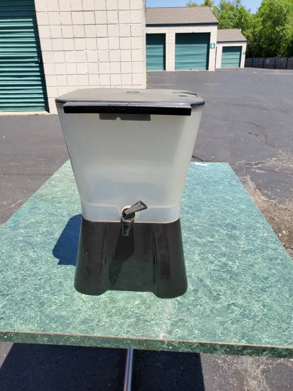 lot 6714 image: Iced Tea Dispenser