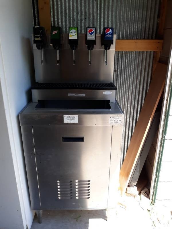 lot 6692 image: Cornelius-Beverage 5 Head Soda Coke Fountain Drink Dispenser W Ice Bin