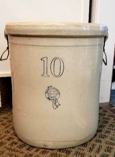 lot 1007 image: Crock #10 Blue Ribbon Brand
