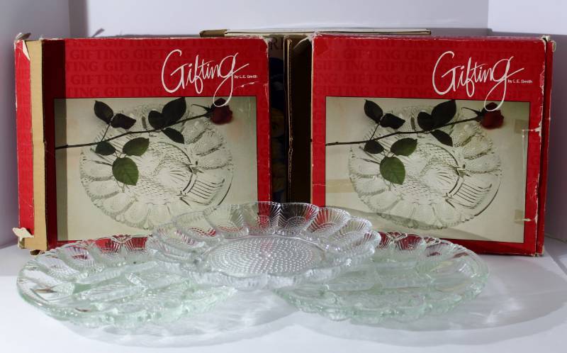 lot 1046 image: L.E Smith Crystal Platters