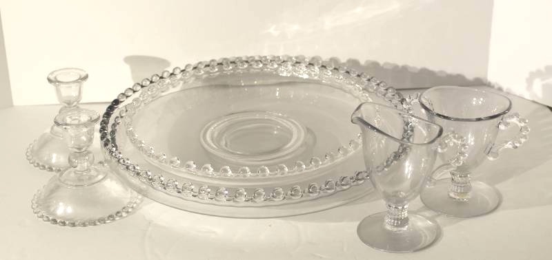 lot 1049 image: Crystal Party Set