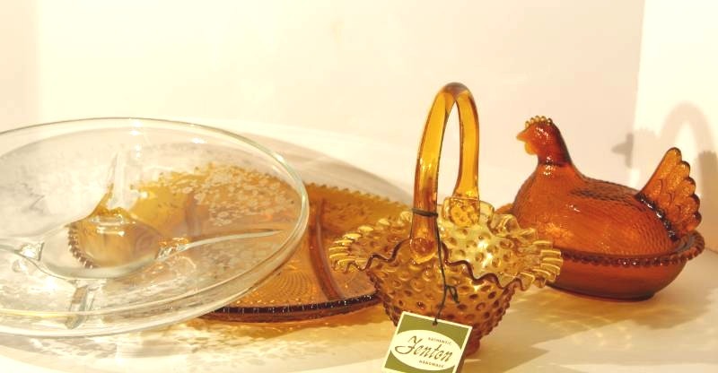 lot 1053 image: Fenton Glass