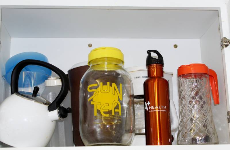 lot 1059 image: Contents Of Kitchen Cabinet