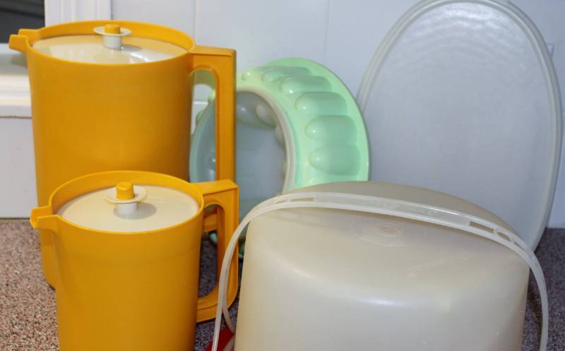 lot 1060 image: Tupperware, Tupperware, and MORE Tupperware
